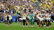 北中米W杯　決勝トーナメント1回戦　ブラジル×日本　試合後挨拶する日本代表