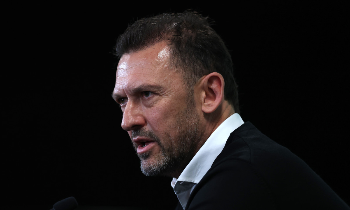 オーストラリア代表監督はいったい何者？W杯経験を持つ元代表DF。豪州再建を託された守備構築の名将【北中米W杯】