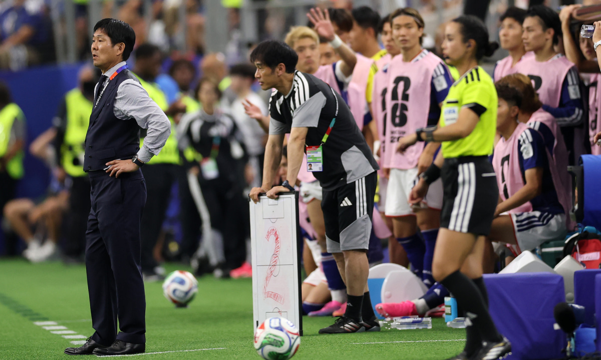 北中米W杯初戦　オランダ代表戦　サッカー日本代表　ホワイトボードで指示