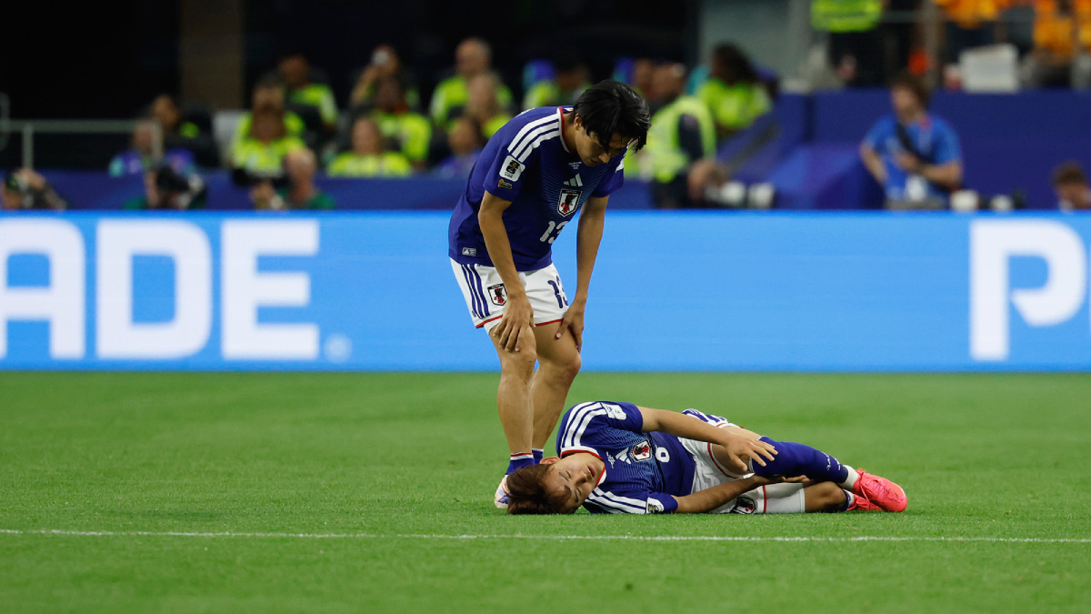 北中米W杯　1次リーグ　オランダ戦で負傷したサッカー日本代表　久保建英