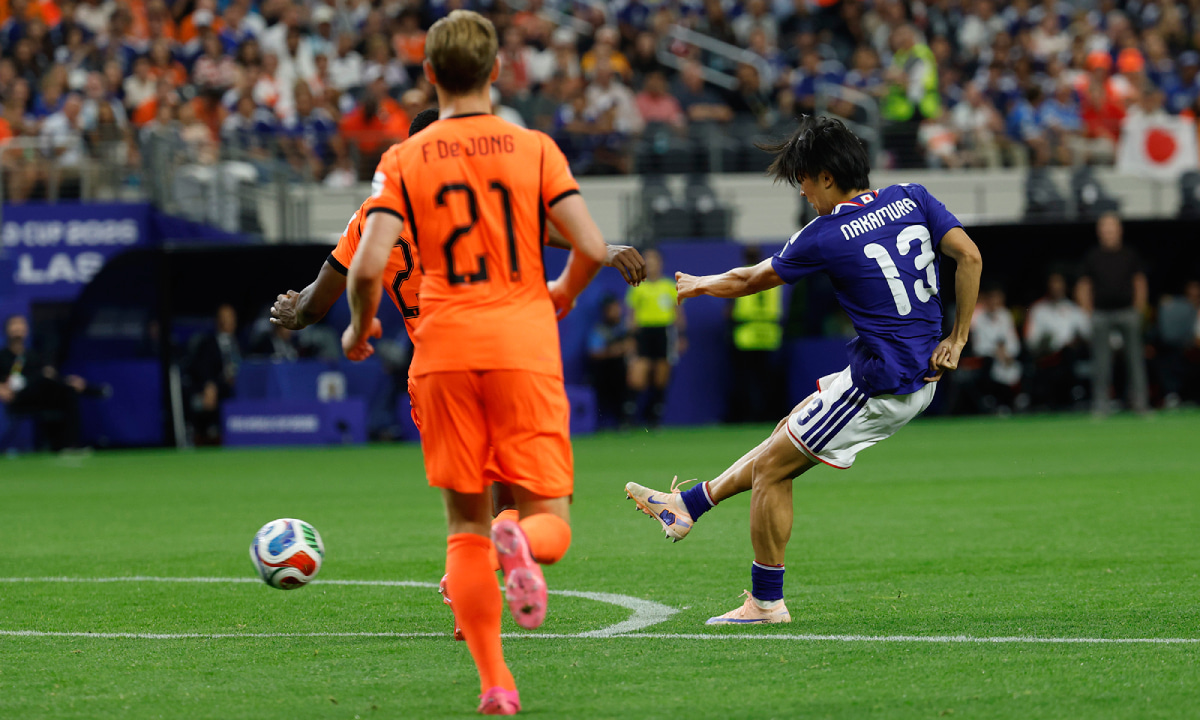 北中米W杯　1次リーグ　オランダ戦でプレーするサッカー日本代表　中村敬斗