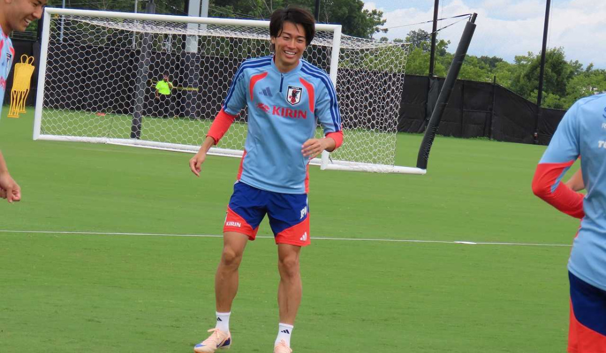 日本代表　中村敬斗