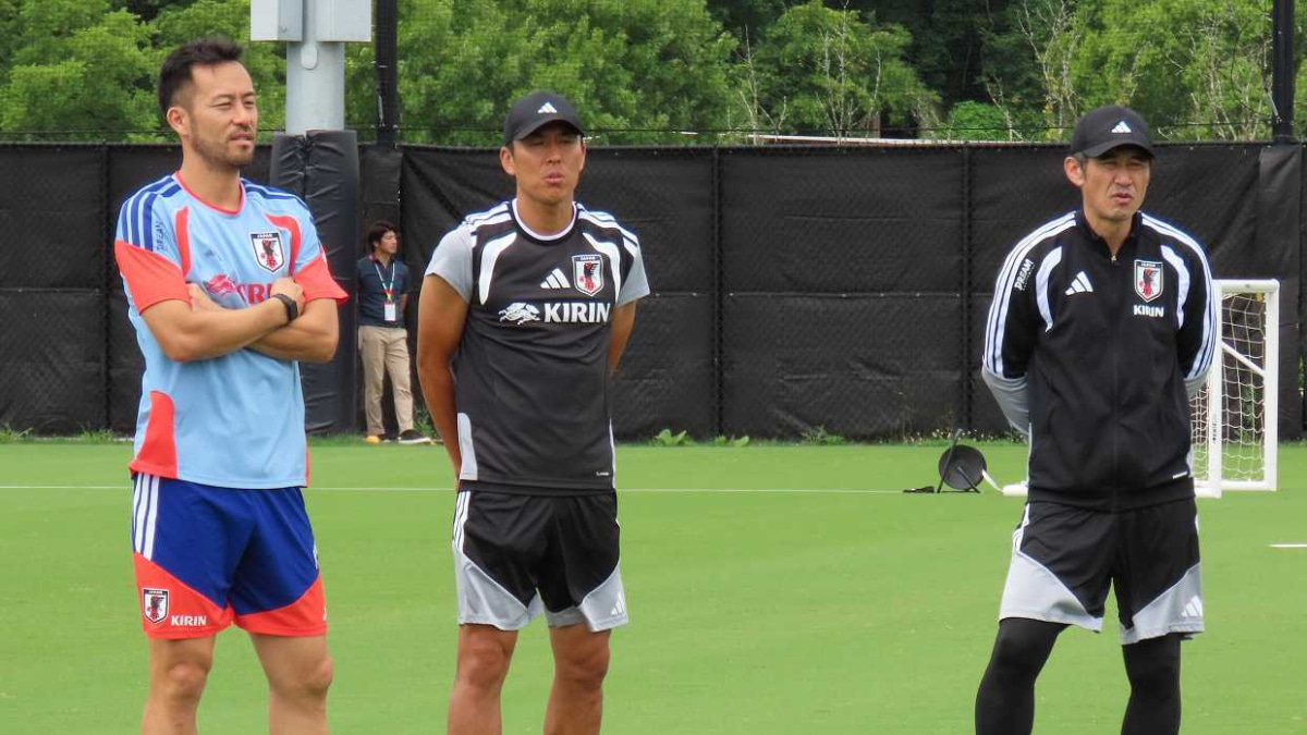 日本代表　吉田麻也　長谷部誠コーチ