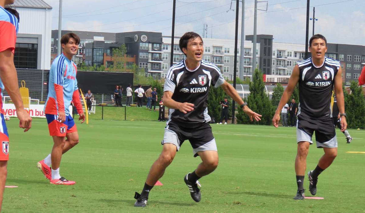 日本代表　スウェーデン戦翌日練習　前田遼一コーチ