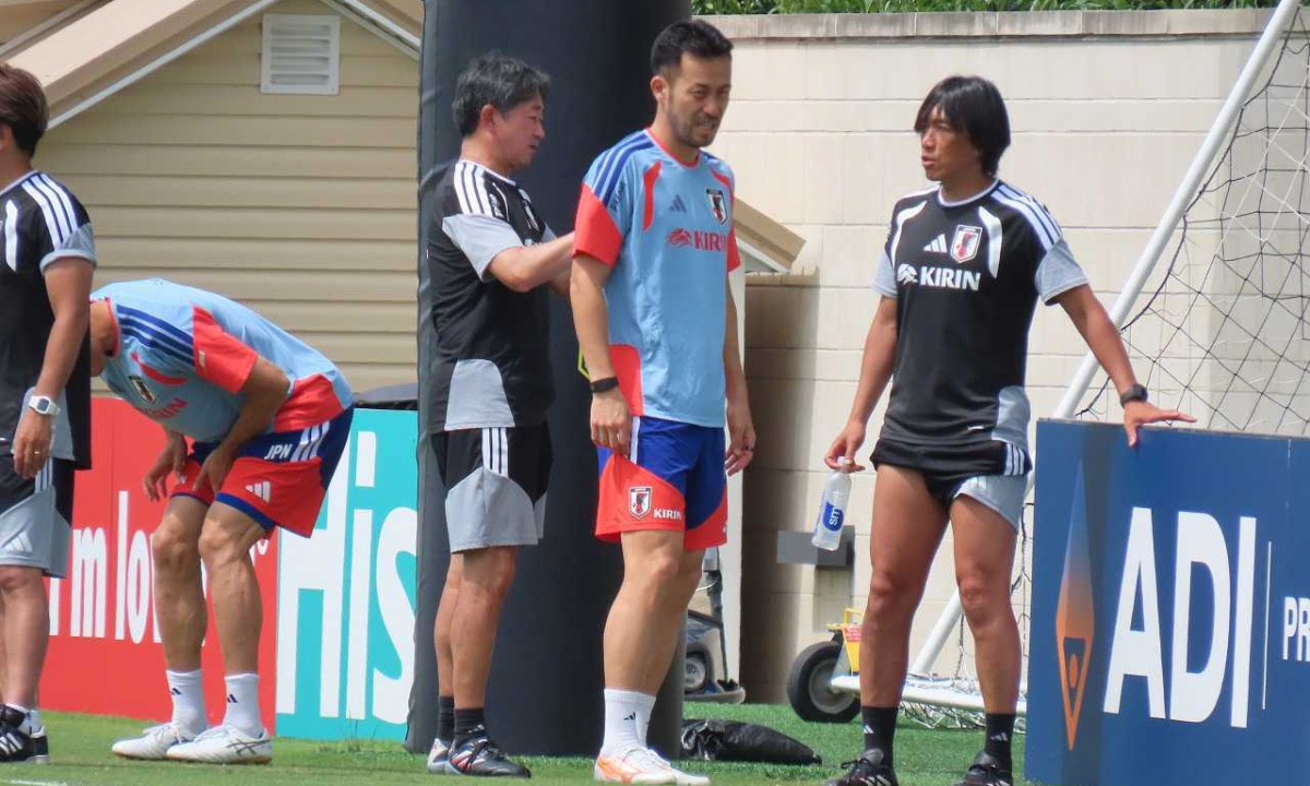 日本代表　スウェーデン戦翌日練習　吉田麻也　中村俊輔コーチ