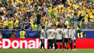 北中米W杯　決勝トーナメント1回戦　ブラジル×日本　円陣を組む日本代表