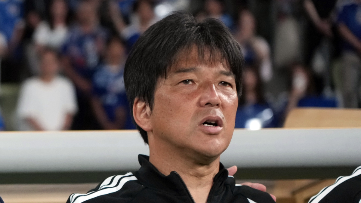 日本代表の名波浩コーチ