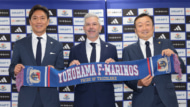 2026/27 横浜F･マリノス新体制発表会　左から鈴木健仁スポーティングダイレクター、スティーブ コリカ監督、芦澤俊介代表取締役社長