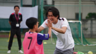 サッカークリニックを行った日本代表の中村敬斗