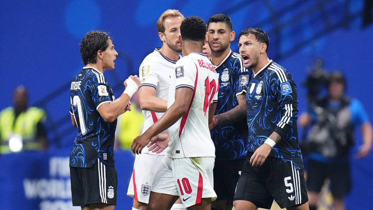 W杯準決勝は国歌斉唱からサポーターが衝突　アルゼンチンは「跳ばない奴はイングランド人」と大合唱、イングランドは大ブーイング