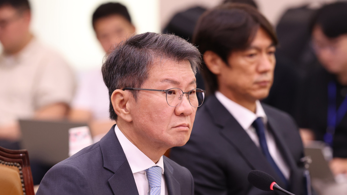 大韓サッカー協会会長の鄭夢奎、洪明甫前韓国代表監督
