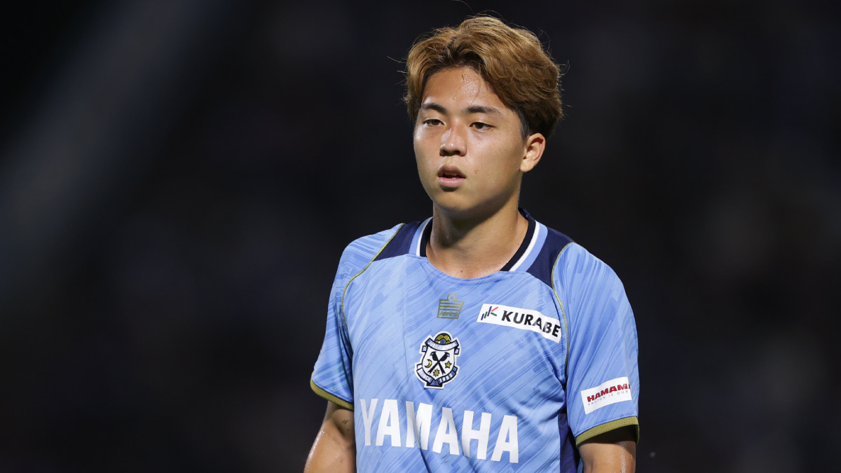 “期待の若手”では終わらない。ジュビロ磐田の19歳副主将・川合徳孟が乾貴士から学ぶ「ちょっとしたところ」【コラム】