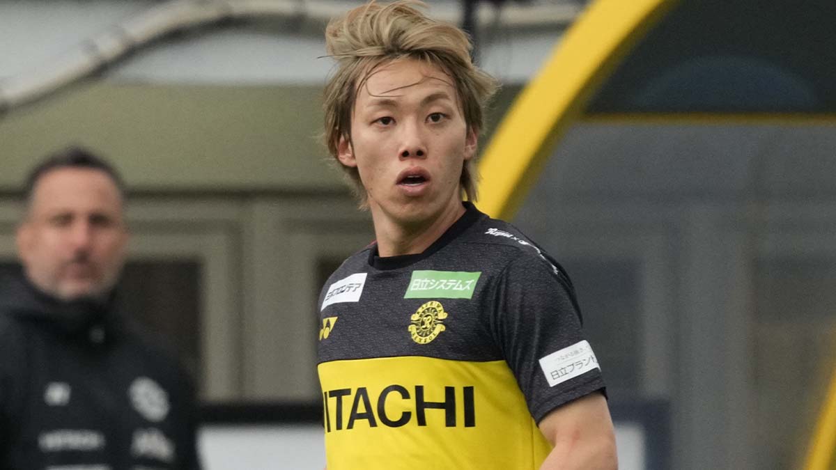 ｢今回また風間監督のもとで…｣柏レイソル退団のDF成瀬竣平が関東1部の南葛SCへ加入。名古屋グランパス時代の指揮官と再会