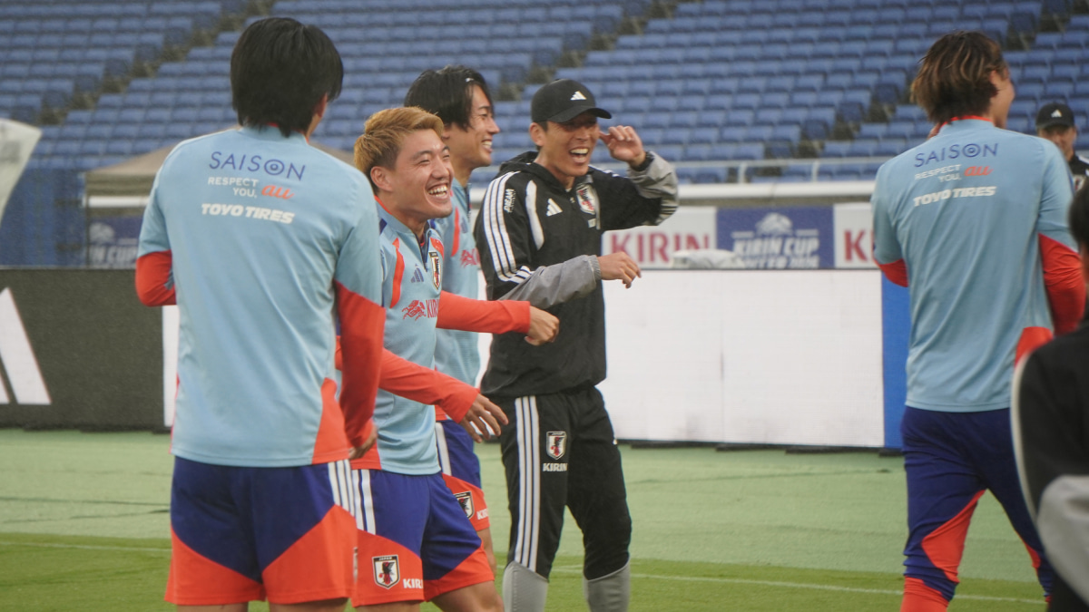 サッカー日本代表 堂安律、長谷部誠コーチ
