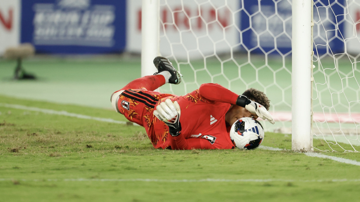 サッカー日本代表 鈴木彩艶