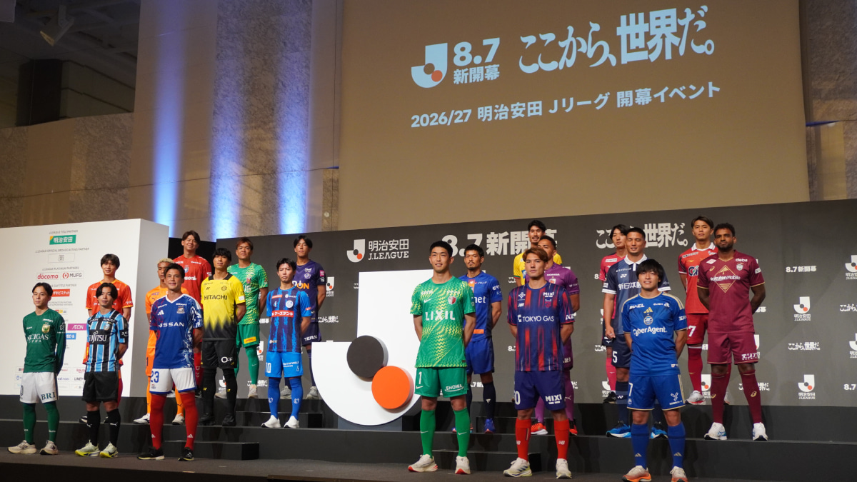 「ファウルではないものに笛は吹かない」。北中米W杯を経て、Jリーグが目指すコンタクトプレーの基準とは【コラム】
