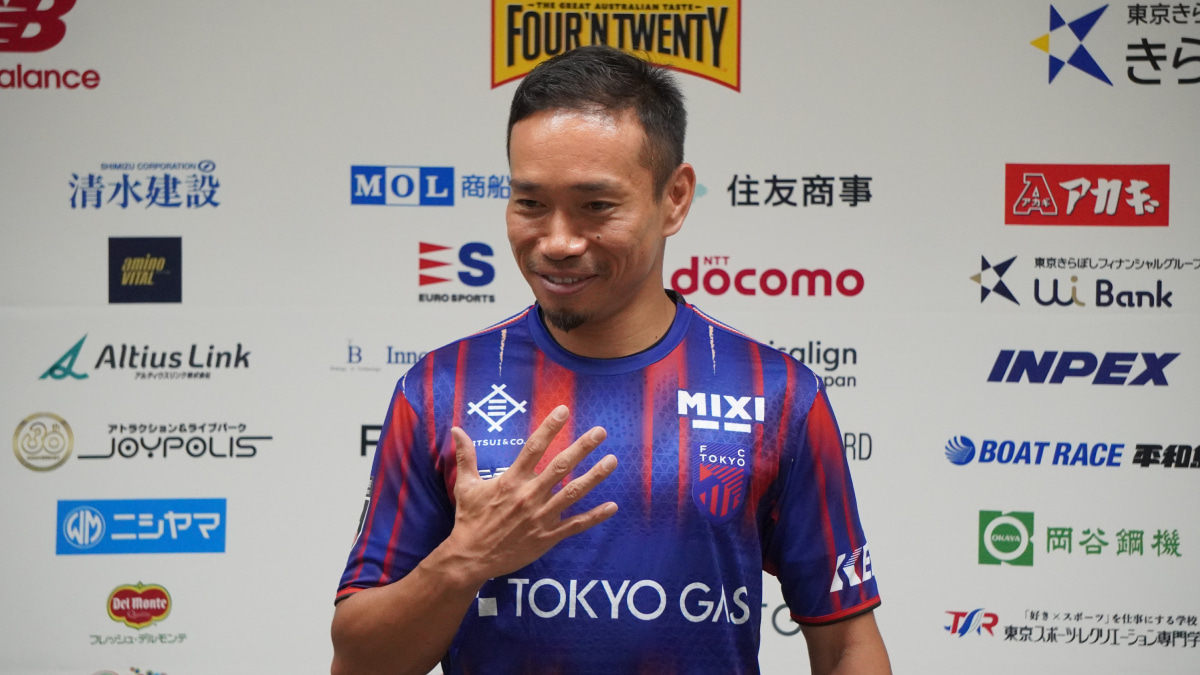 FC東京　長友佑都　現役続行会見にて