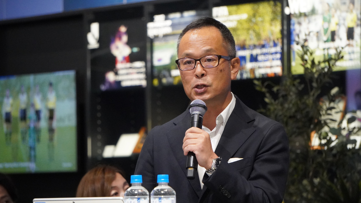 「JFAみらい会議―女子サッカーの成長へ―」にて 戦略を説明する日本サッカー協会 女子部部長 平井徹