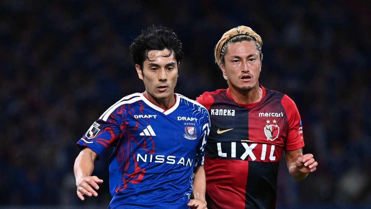 横浜F・マリノスの知念慶(左)
