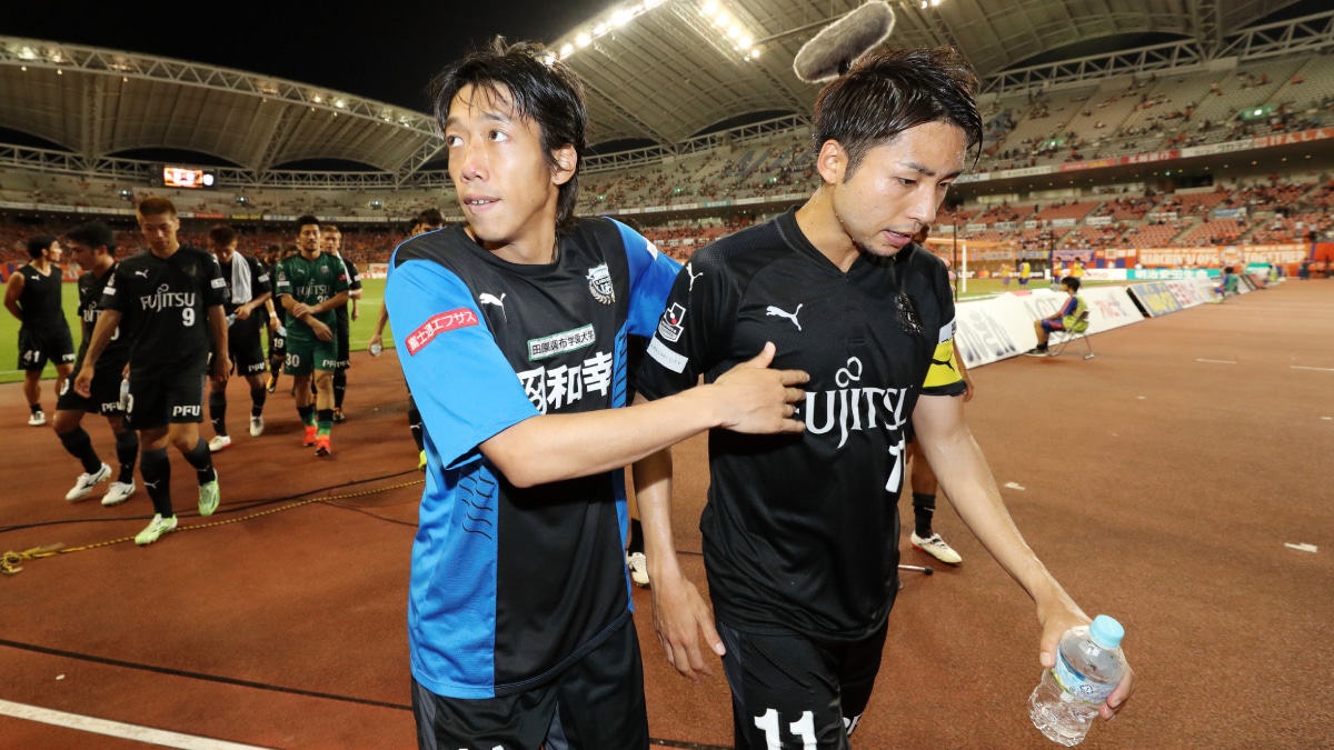 川崎フロンターレの小林悠と中村憲剛