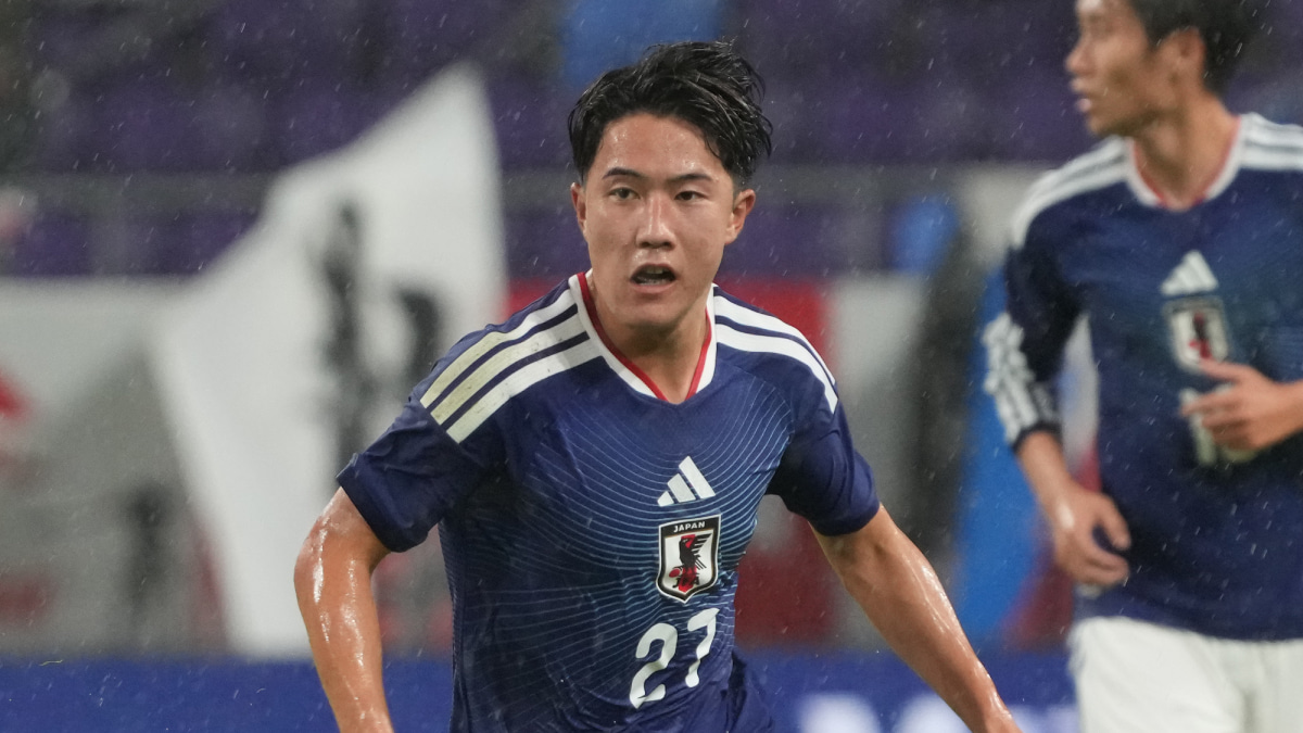 佐藤龍之介をバレンシアに「帰した」森保監督の英断。“代表での数試合”よりもアギーレの信頼を得ることを重視