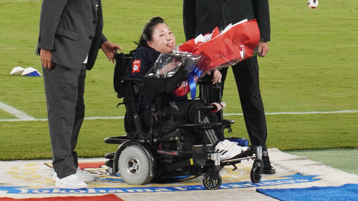 横浜F・マリノスが電動車椅子サッカー日本代表・永岡真理の壮行会を開催。「やっと夢が叶った」初のW杯へ