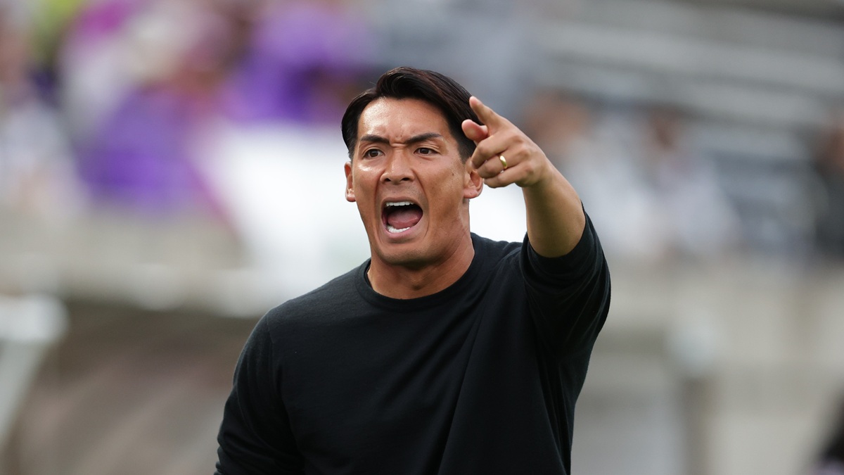 「マジでレベル低い」槙野智章監督の審判批判。だが、審判の能力だけでは片付かない。J2のVAR問題と欧州2部の選択【コラム】