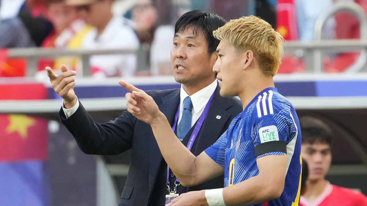 堂安律と森保一監督