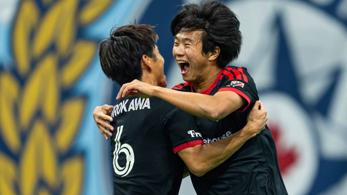 黒川圭介と喜ぶ濃野公人