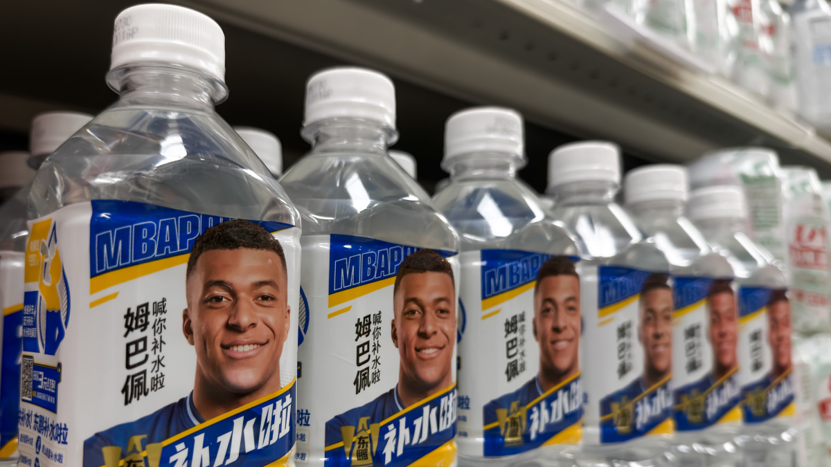 中国企業がエムバペとの契約解除を発表。毛沢東のジョーク動画を「友人とよく使う」発言を問題視か？