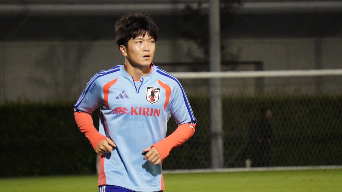 エクアドル戦で先発デビューをした日本代表の谷村海那は10月3日、クールダウンでサブ組の練習を見つめる