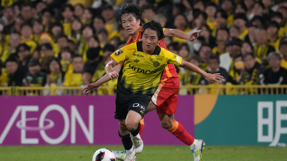 噛み合わず首位陥落の柏レイソル。名古屋戦の敗戦は“優勝へのレッスン”か。小泉佳穂への徹底マークが浮き彫りにした課題【コラム】