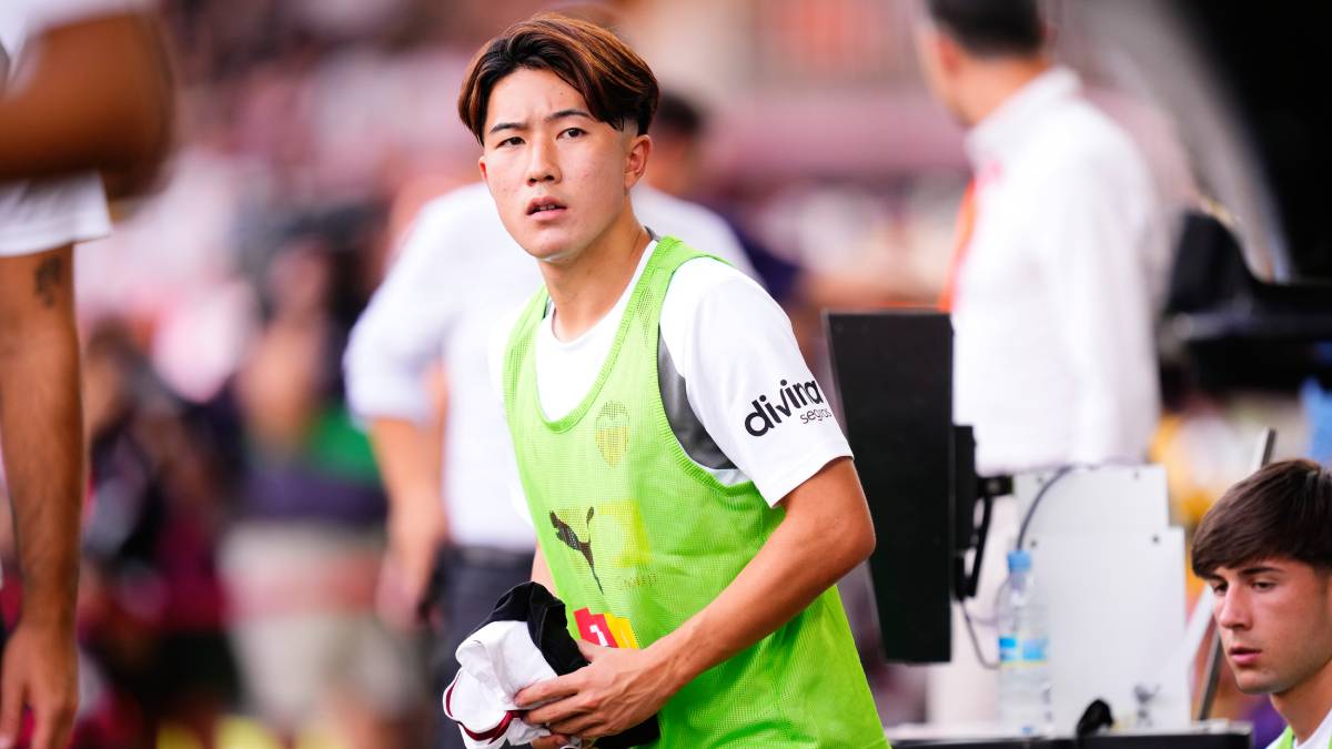 バレンシア、アギーレ新監督初陣も勝利ならず…引き分けで開幕8戦わずか1勝と低迷続く　日本代表MF佐藤龍之介は3試合連続先発落ち