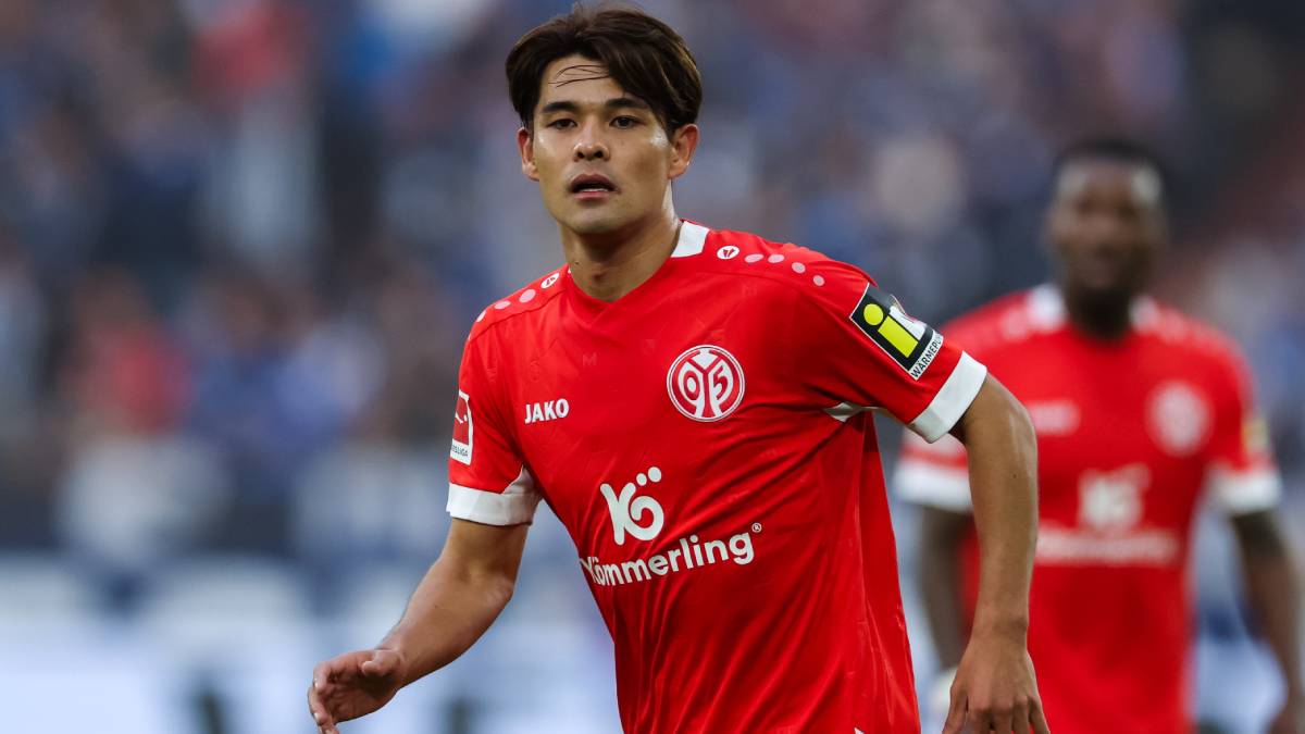 マインツMF佐野海舟、執念のスライディングパスで決勝点の起点に！　田中聡との“日本人対決”を制し、クラブ新記録の敵地5連勝に貢献