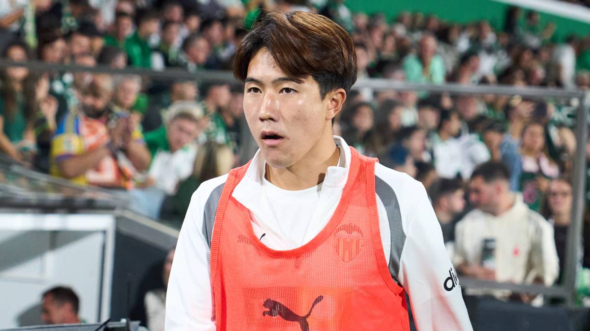 バレンシア、アギーレ新監督の本拠地初陣も勝利ならず…　開幕9戦わずか1勝で低迷、日本代表MF佐藤龍之介は4試合連続出番なし